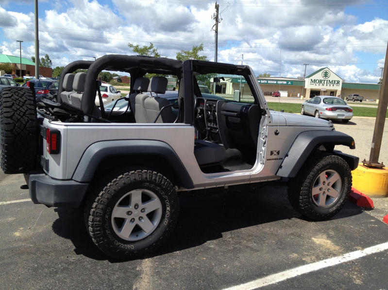 Looking for 2DR/ leveling kit on 33's.  - The top destination  for Jeep JK and JL Wrangler news, rumors, and discussion