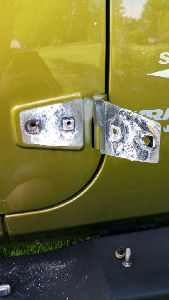 2007 JKU Door Hinge Repaint with Pics of Corrosion  - The top  destination for Jeep JK and JL Wrangler news, rumors, and discussion