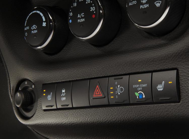 Any pics of heated seats buttons on 2011 Interior?  - The top  destination for Jeep JK and JL Wrangler news, rumors, and discussion