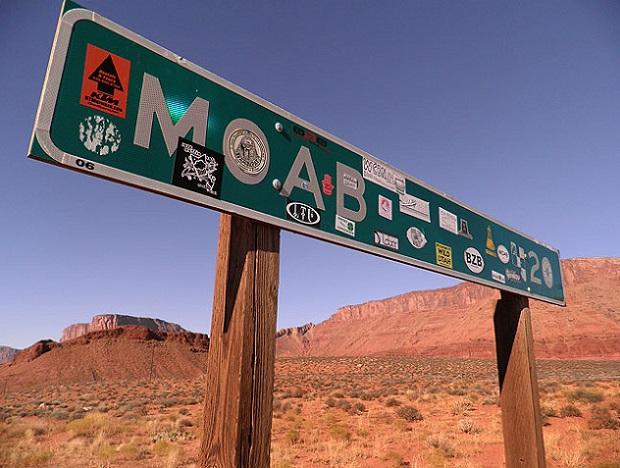 moab-20-sign-02
