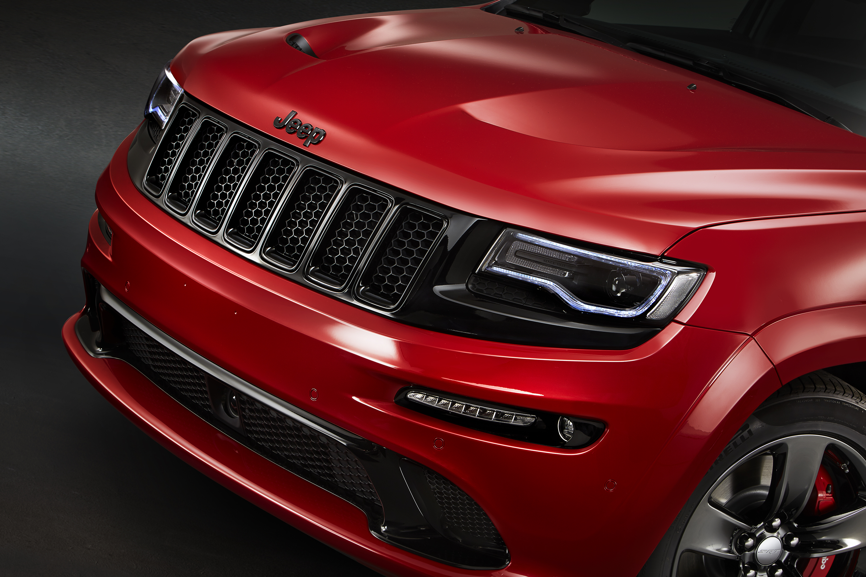 Jeep® Grand Cherokee SRT Red Vapor Special Edition makes its Eu