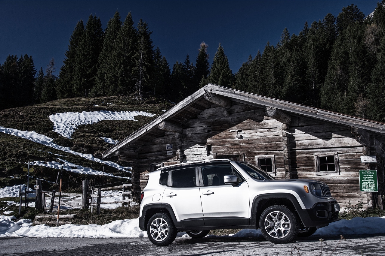 2015-jeep-renegade-limited-front-passenger-profile