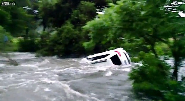 Grand Cherokee Swept Away in Texas Flash Flood With Driver Inside