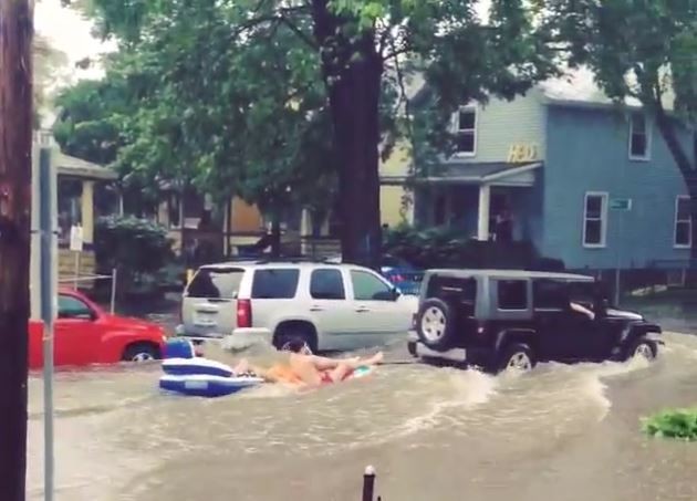 Jeep Rolls Through Flooded Detroit Like a Boss