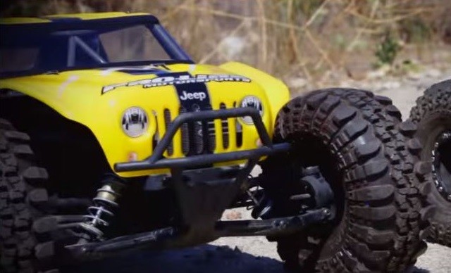 Jeep Wrangler Battles Ford Raptor Off-Road, Sort Of