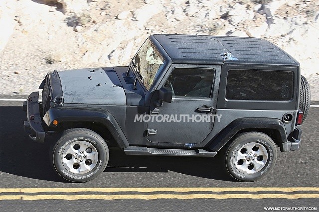 Spy Shots: 2018 Jeep Wrangler Development Mule