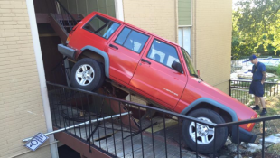 Jeep Cherokee XJ Rock Crawls an Apartment Building