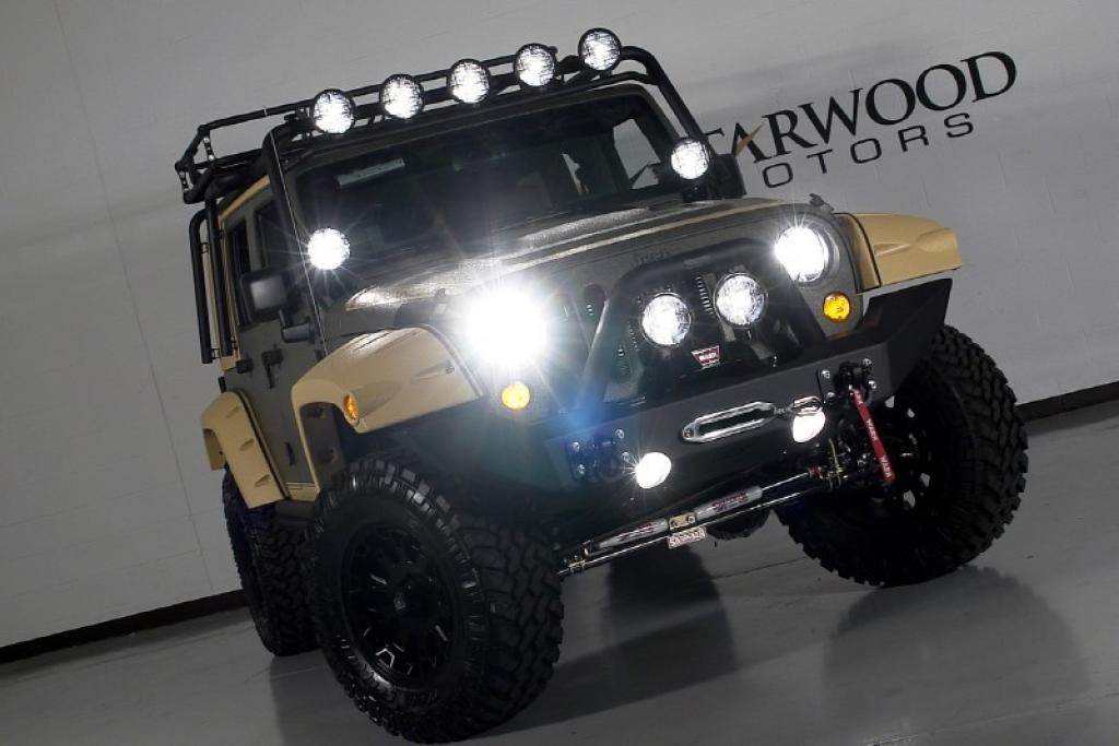 jeep-wrangler-unlimited-with-all-lights-turned-on_1184