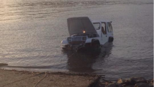 Jeep Owner Tries to Drive on Water, Fails Miserably
