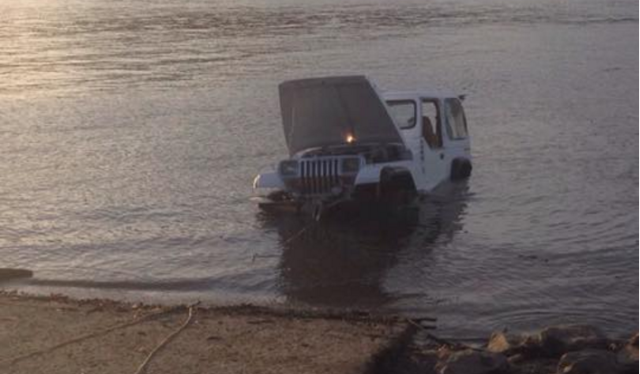 Jeep Owner Tries to Drive on Water, Fails Miserably