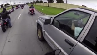 Jeep Cherokee Angrily Cuts Through Pack of Motorcycles