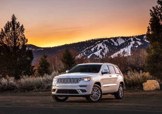 Preview Photos: 2017 Jeep Grand Cherokee Summit
