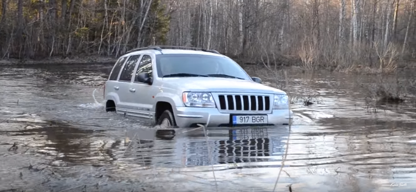 Jeep Grand Cherokee Water Fording 2