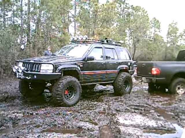 ZJ Jeep Grand Cherokee Mudding 2