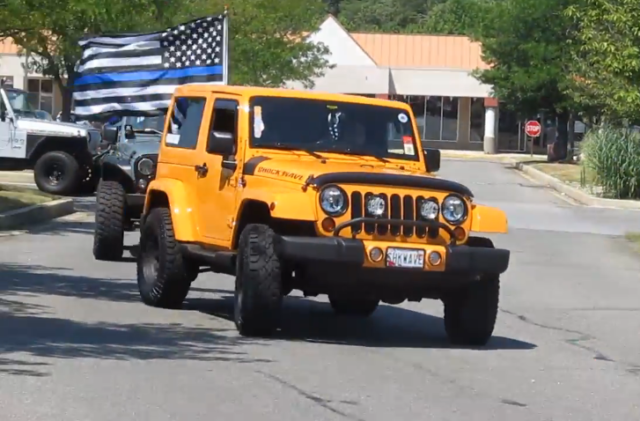 Jeep Owners Show Up to “Back the Blue”