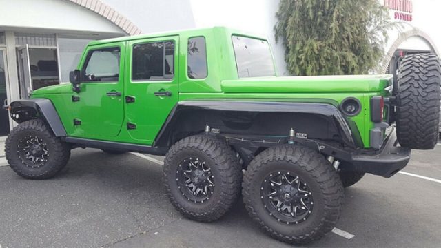 How’d You Like to Land This 6×6 Jeep Rubicon as a Christmas Gift?