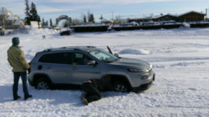 Jeep Cherokee Gets Unstuck from the Alaskan Snow Thanks to a Dogsled Team
