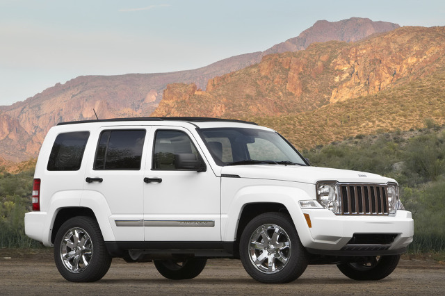 NHTSA Investigates Jeep Liberty for Air Bag System
