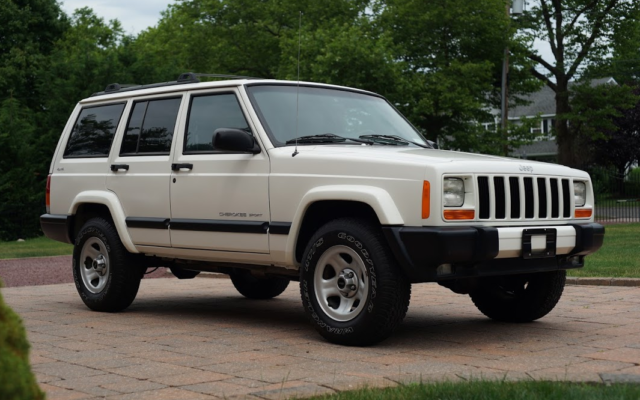 XJ Jeep Cherokee with 4,400 miles