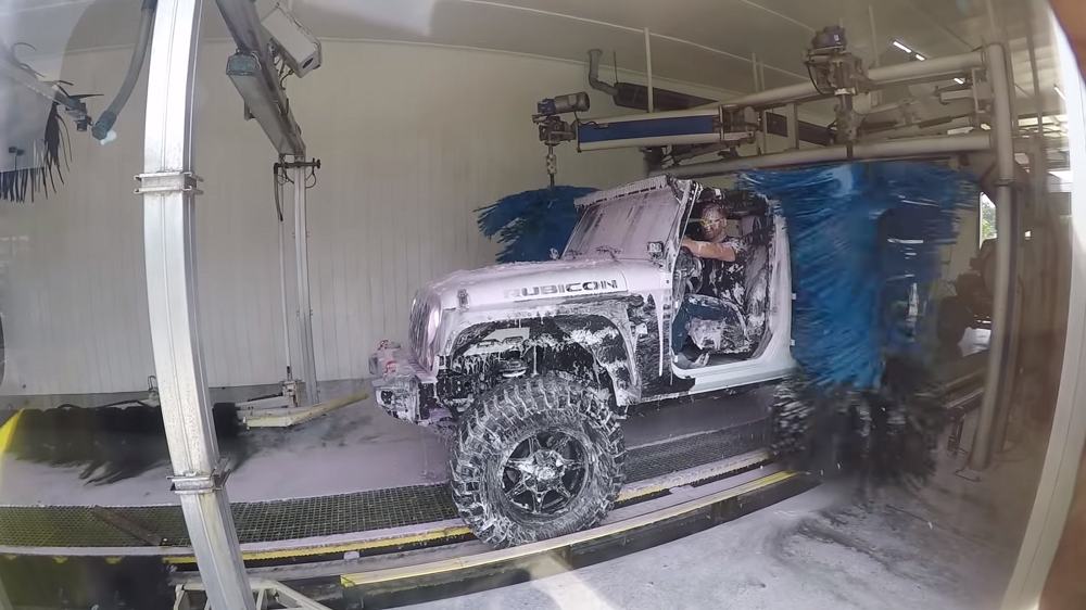 Topless Jeep Car Wash is a Terrible Idea, Still Looks Fun - JK-Forum