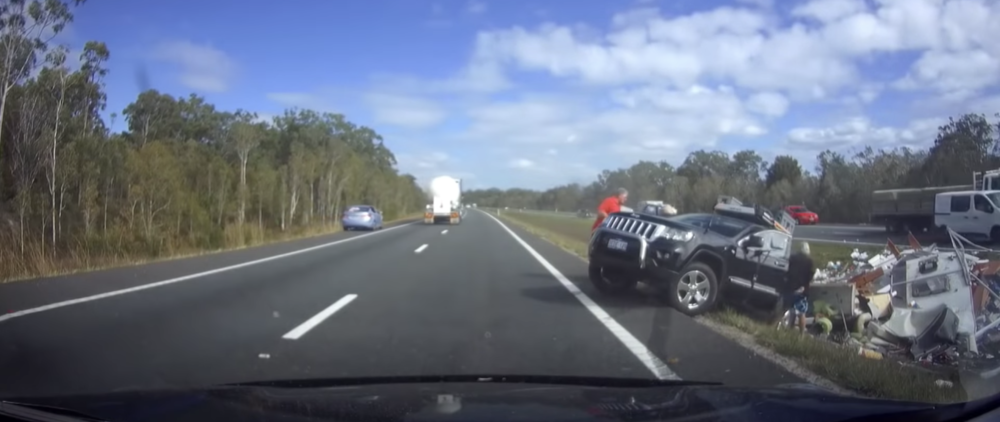 Caravan crash Jeep tow
