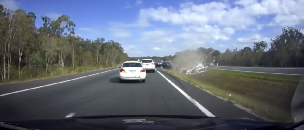 Caravan crash Jeep tow