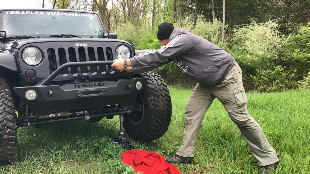 Jeep Safety: Properly Lifting Your Jeep With a Bottle Jack - JK-Forum