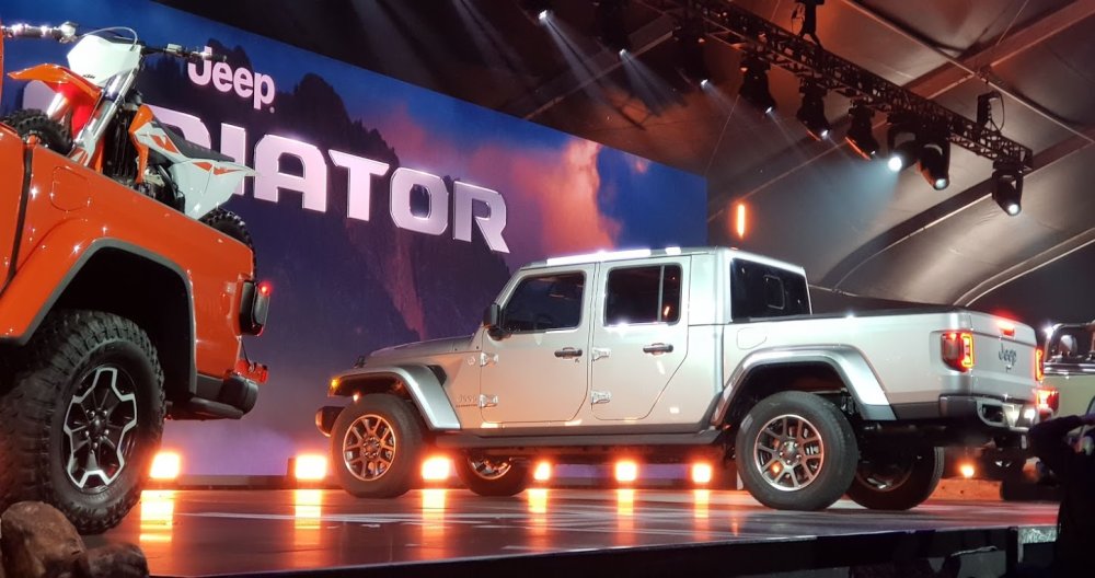 Jeep Gladiator Overland Side