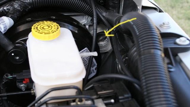 Jeep Wrangler JK: How to Replace Clutch Master Cylinder