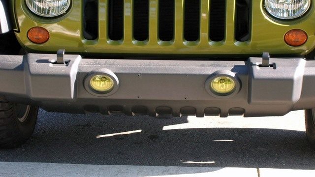 Jeep Wrangler JK: How to Replace Fog Light Bulb