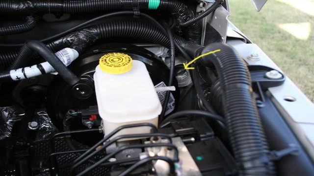 Jeep Wrangler JK: How to Replace Brake Master Cylinder