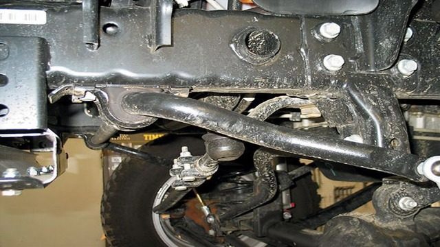 Jeep Wrangler JK: How to Disconnect Rear Sway Bar