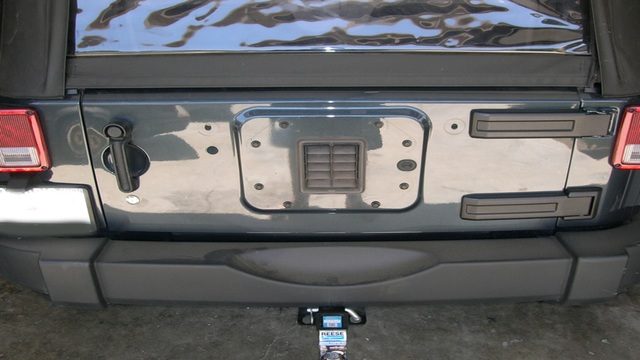 Jeep Wrangler JK: How to Repair Tailgate Rattle/Clunk