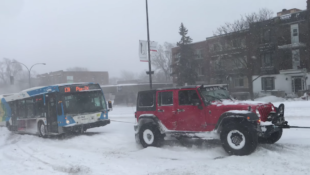 JK Jeep Wrangler Unlimited towing a Quebec city bus