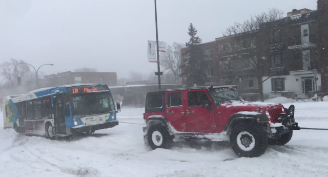 JK Jeep Wrangler Unlimited towing a Quebec city bus