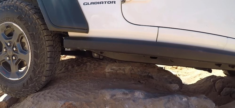 Jeep Gladiator Vs Chevy Bison