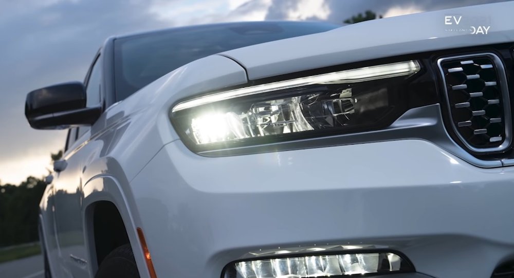 The all-new two-row 2022 Jeep Grand Cherokee 4xe