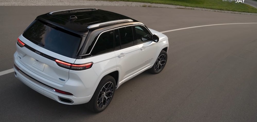 The all-new two-row 2022 Jeep Grand Cherokee 4xe