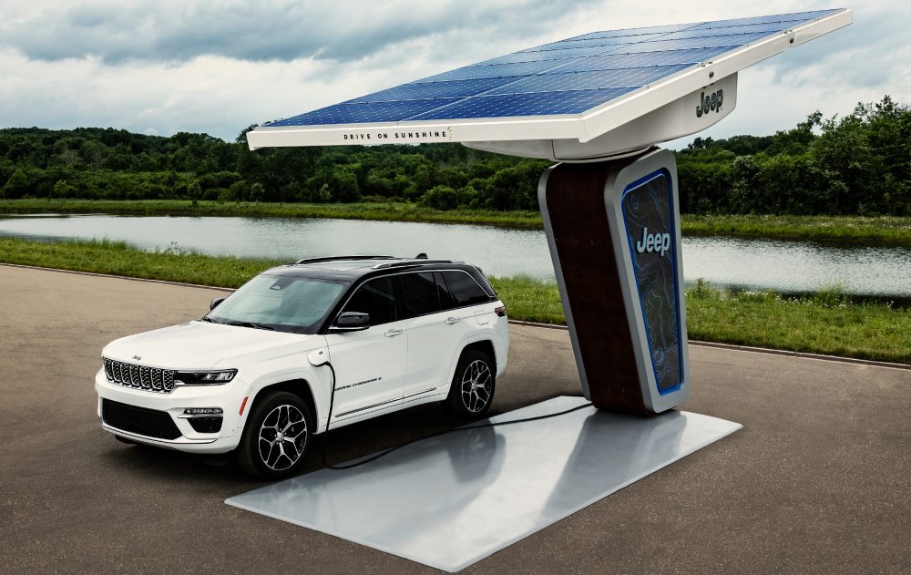 The all-new two-row 2022 Jeep® Grand Cherokee 4xe